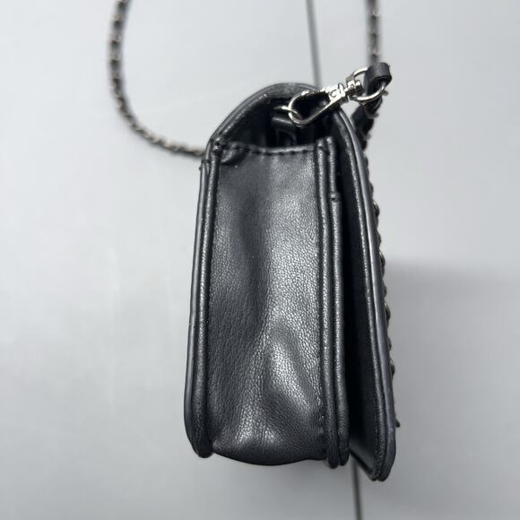 Badgley Mischka Black Chevron Quilted Crossbody Bag Metal Chains Strap Vegan - Picture 3 of 16